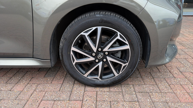 Toyota Yaris 1.5 Hybrid Design 5dr CVT Hybrid Hatchback